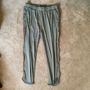 American Eagle Capri joggers